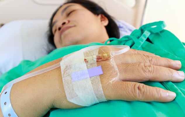 胃癌|38岁女子确诊胃癌，半年后离世，提醒：这些食物少吃，伤胃不浅