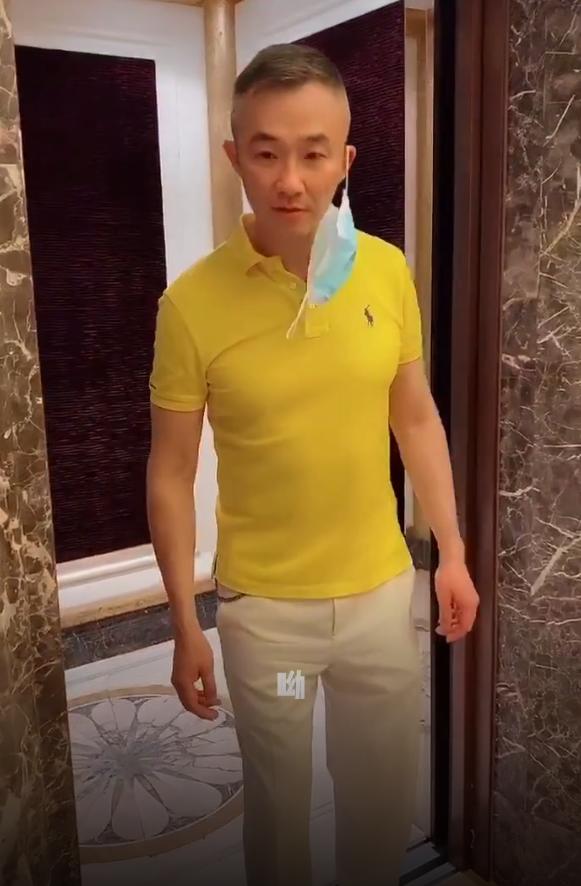 「」主持人程雷上海豪宅曝光，装修好似酒店大堂，电梯直接入户超豪华