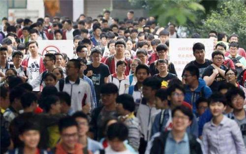 学霸|留守学霸高考仅47分，又是冒名顶替？爷爷老泪纵横：是我害了娃啊