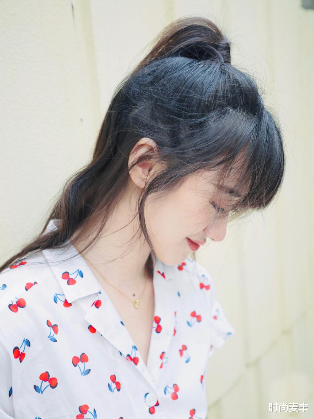 衬衫|她在《老九门》中演张艺兴老婆，今穿印花衬衫配齐刘海，清纯甜美