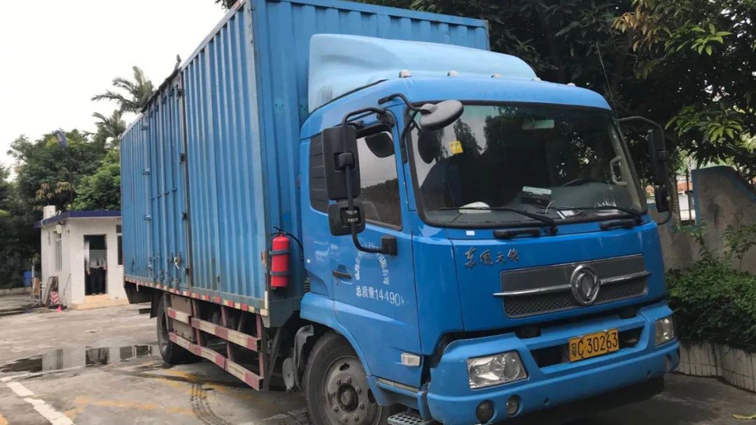 ：男子开车撞断斗门电线被村民团团围住！害鱼塘断电被拘20天……