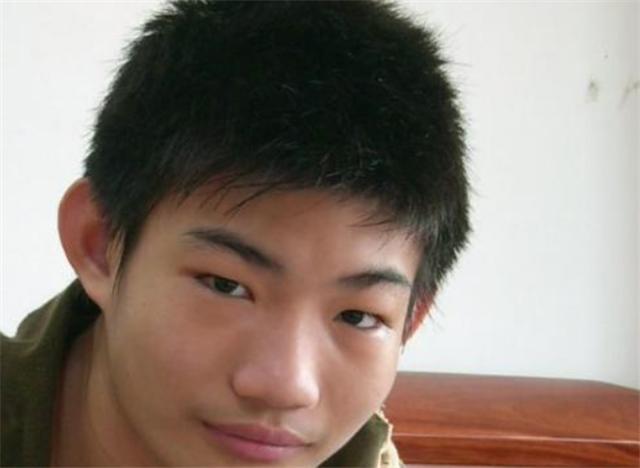 小志的历史观点|河南巨婴杨锁，18岁失去父母，不会洗衣做饭的他，如今现状如何？