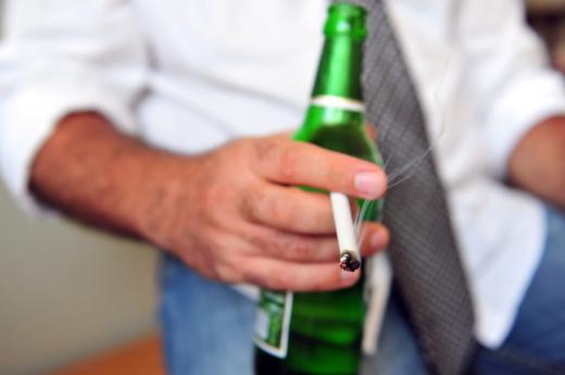 口臭|中医提醒，肝火旺盛，除了口臭，嘴巴还会有4种表现，需警惕