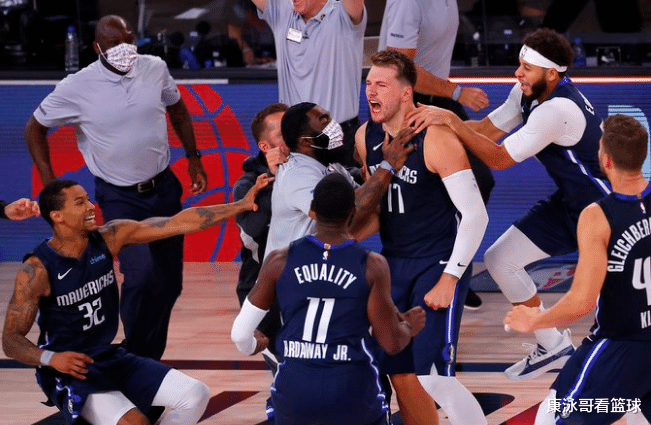 湖人队|疯狂一夜！2组大爆冷，2组4-0横扫，西部真刺激，火箭湖人成大赢家