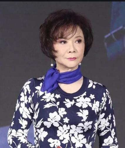 蔡明|小品女王蔡明：被质疑整容上瘾，如今重病缠身和春晚道别惹人泪目