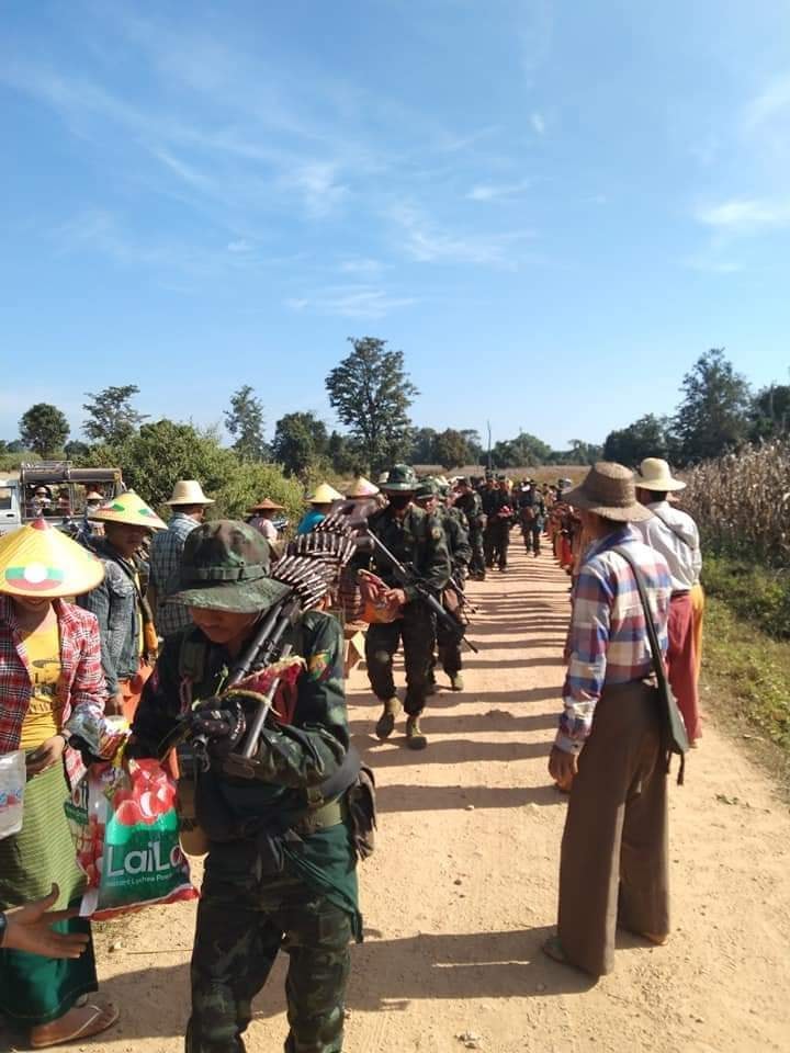 緬甸少數民族武裝南撣邦軍增兵前線受到本族群眾夾道歡迎-圖2
