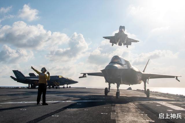 「南海」特殊时期，中美海军南海狭路相逢，8艘中国军舰包围美准航母