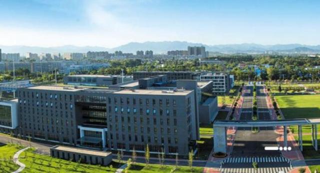 北京市：这3所大学被称为“官校”，学生毕业在政府工作，一般人考不上