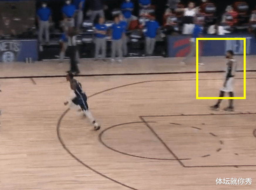 绝杀|最后0.8秒，东契奇3分绝杀快船，乔治愣在原地，谁注意伦纳德的举动