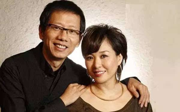 李静|李静17岁女儿现身音乐节 瘦身成功颜值倍增 笑起来神似赵露思