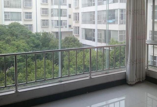 ▲新房阳台护栏到底能不能拆？这2点不达标，趁早拆了重装！安全