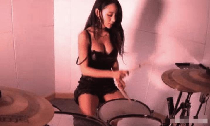 酒吧▲韩国18线女星, 被中国网友封为“最美鼓神”, 落魄后靠酒吧走穴捞金