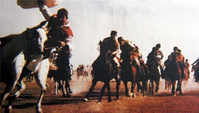 #于荣光#33年前国产西部片:徐小明搏命演出,女主角杀马喝血,至今难忘