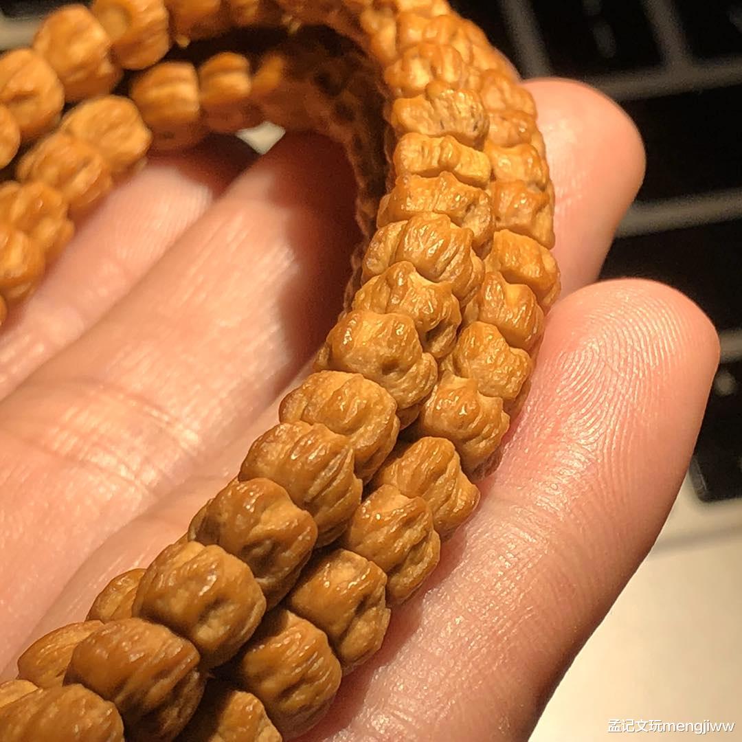 『』盘玩百香籽容易裂吗？到底应该如何盘玩百香籽？