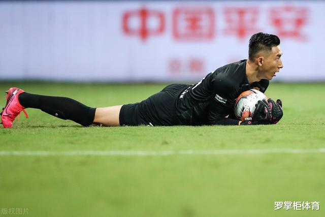 董春雨|中超历史独一档！卓尔洋帅对门将董春雨有意见？连翻多场提前换下