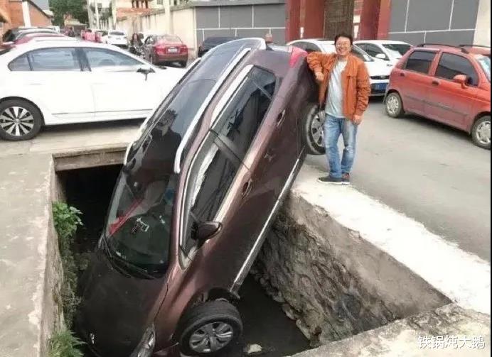 @“男友第一次来我家睡，半夜竟然锁了房门？！”哈哈哈哈网友回复亮了！