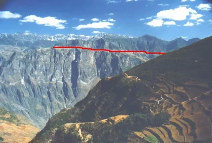 丹霞地貌|云南这几条魔鬼公路，看完就开始瑟瑟发抖！普通司机根本不敢去