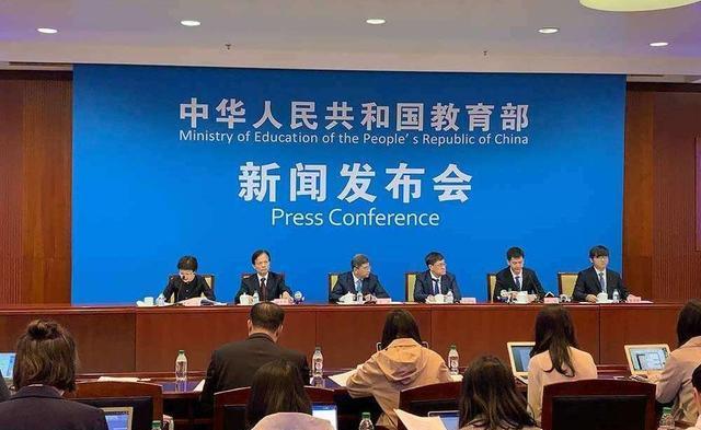 『教育部』教育部“最新”消息，招收40万教师，网友：给师范生一条活路吧