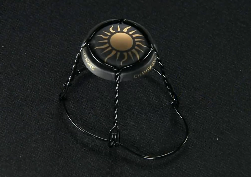 制造原理 砰,小小香槟盖制造如此复杂,为什么要加钢丝笼呢?