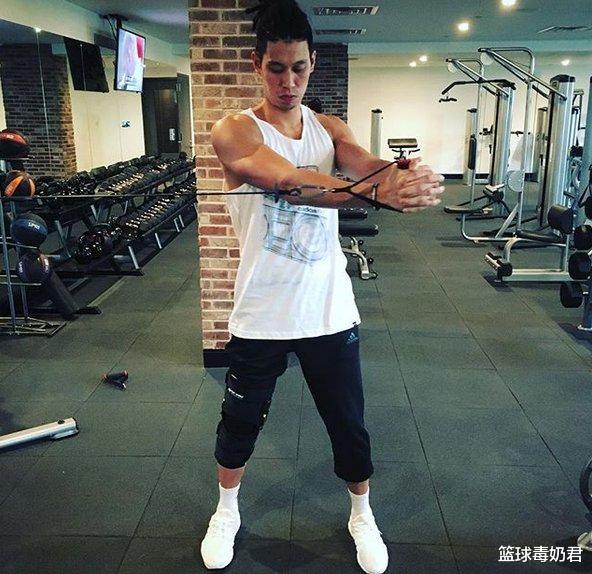 林书豪|恭喜林书豪！开打回NBA之路的第一场比赛，球迷：加油