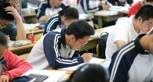 #教育部#教育部连发通知，两条高考捷径被堵死了，史上高考最难年来了？