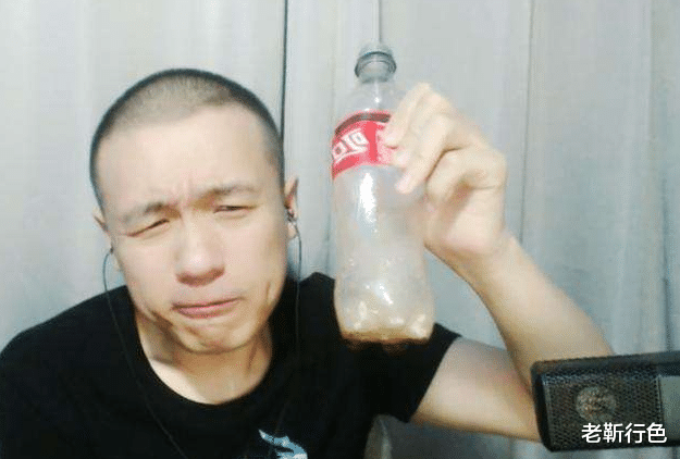 西游|老板:喝一瓶可乐刷1000礼物,看清老板卡里余额后,主播变怂了!