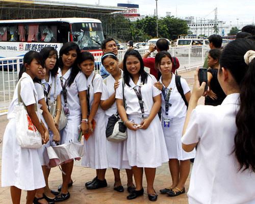 「菲律宾」这个小国的人从来不避孕，人口已经过亿，是全球最开放国家之一