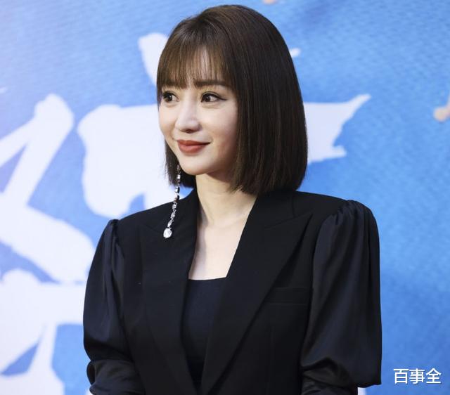 柳岩|柳岩瘦身成功,一身黑西装嫩如少女美出天际,可眼角皱纹暴露年龄