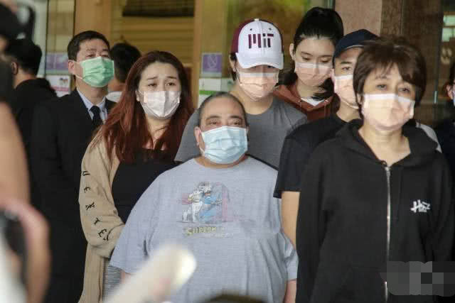 【何猷君】发生什么事？何猷君修改微博认证，不再使用赌王四房儿子身份