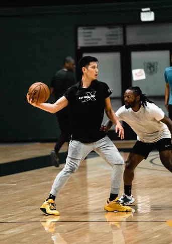 林书豪|勇士队内训练，书豪库里合体！