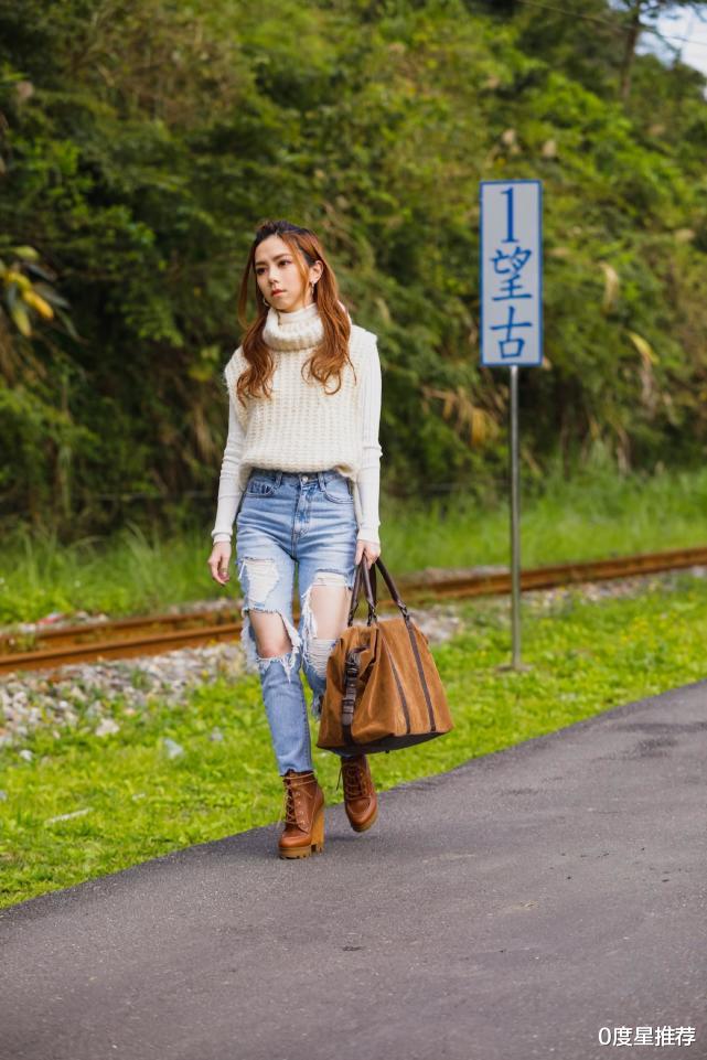 【邓紫棋】乐坛小歌后邓紫棋，不再穿皮裤后，重塑起自己的时尚路