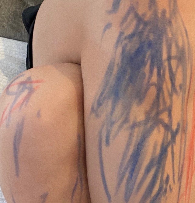 父亲节|黎明自认顾家，公布两岁“饼印”女儿画作，展示身上涂鸦自嘲画布本布