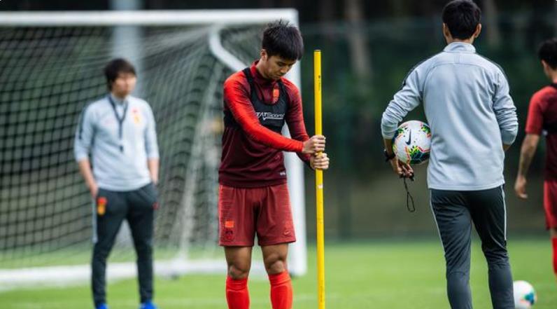 中超■6球3助攻!李铁倾力打造国足新锐中场,卓尔核心成中超顶尖全能手