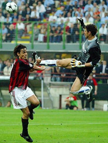 中超■17年前首次欧冠米兰德比AC米兰闷平国米，当时球星你能认出几个？