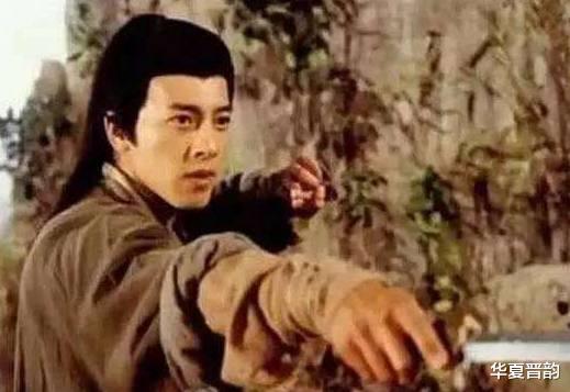 『天龙八部』乔峰若到笑傲中，武功是什么段位？能打得过东方不败和风清扬不