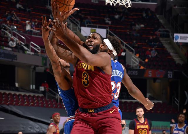 交易|刚打12场就要被交易，在鱼腩球队也不受重视，难怪湖人送走他