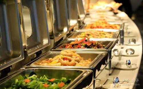 「自助餐」自助餐有4种“隐形贵菜”，放在角落很少有人拿，老板蹲一旁偷笑