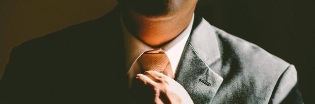 ▲领导给员工递烟接不接？3个小技巧，懂事的都升职了