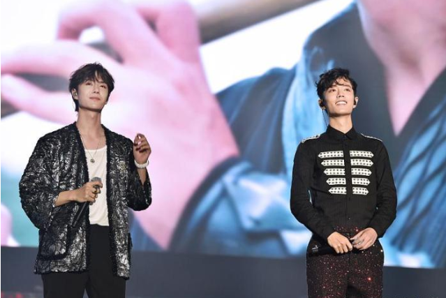 演唱会|演唱会足足迟到2个小时，自己忘词改词还耍大牌，如今终于凉凉了