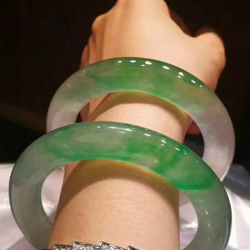 【翡翠手镯】这五种手镯，第四种只值几十万，第一种最贵值1000万！