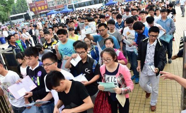 学霸|那个大摇大摆走出考场,扬言题目太简单难不倒他的考生,后来怎样