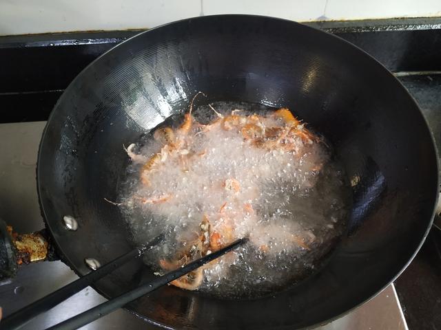 补钙：虽然它个头小，但是它肉质细嫩，味道鲜美，营养丰富，还很补钙哦