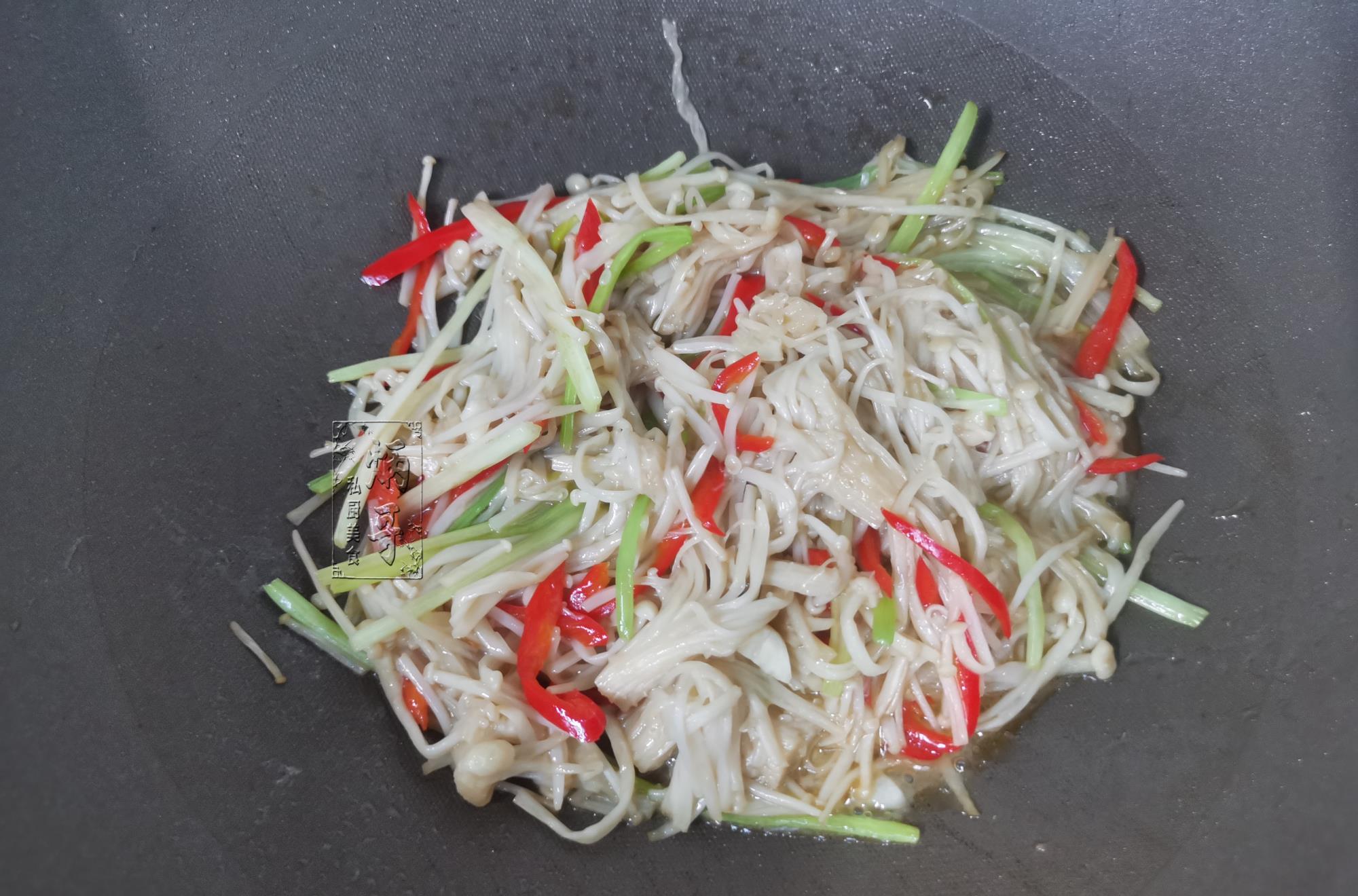 金针菇|最通便的食物不是地瓜，而是它，鲜香嫩滑，隔三差五吃，润肠通便