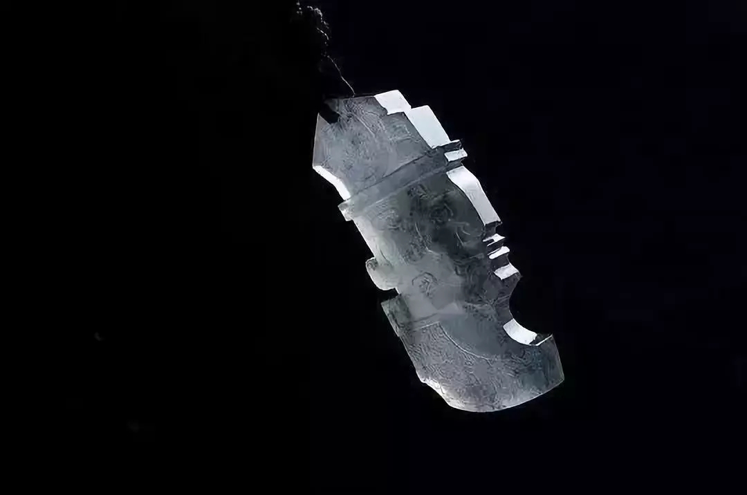 钱币|翡翠“黑美人”惊艳亮相！120万毛料切出1500万，赚翻了！