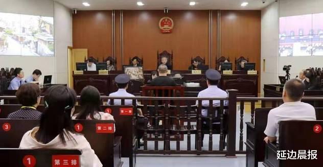 延边晨报|扬州业主开车撞人血案，拆迁队站上审判庭，家人：终于等到这一天