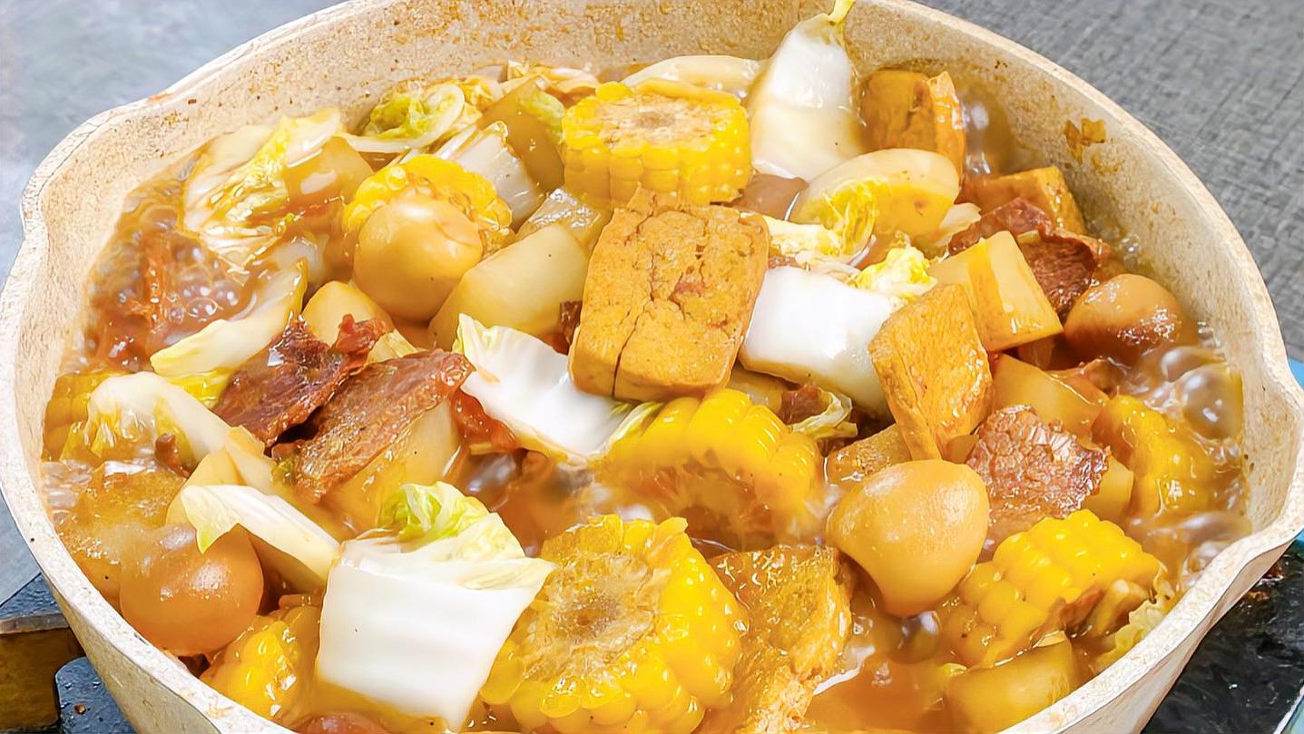 此季节就馋这锅"什锦乱炖",各种蔬菜巧妙搭配,来一锅暖身开胃