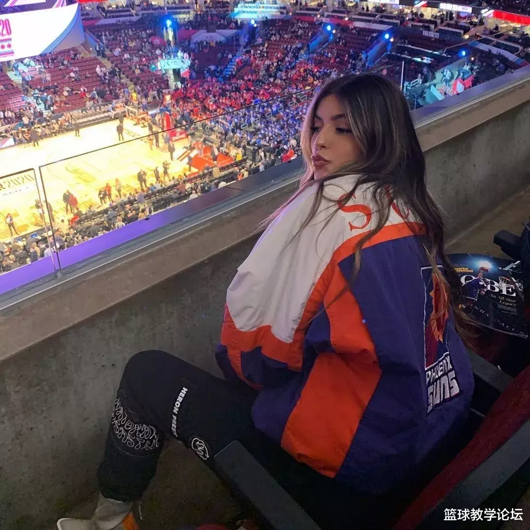 「布克」西蒙斯被绿后续！布克和女友决裂！詹娜回应：老娘愿意找谁就找谁