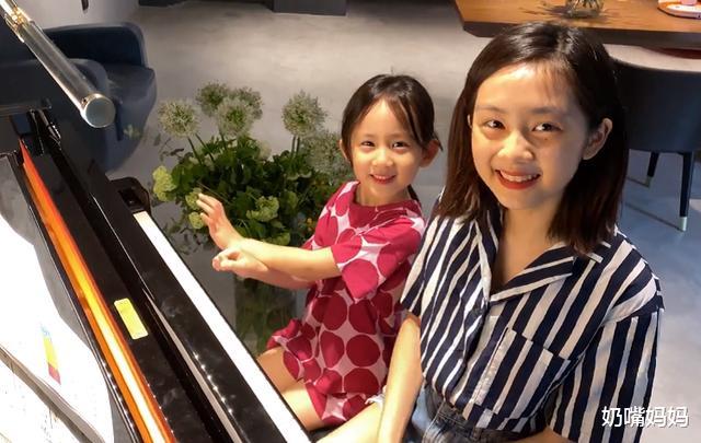 [黄磊]黄磊的2个女儿，14岁黄多多精通钢琴，6岁多妹古灵精怪，真会养