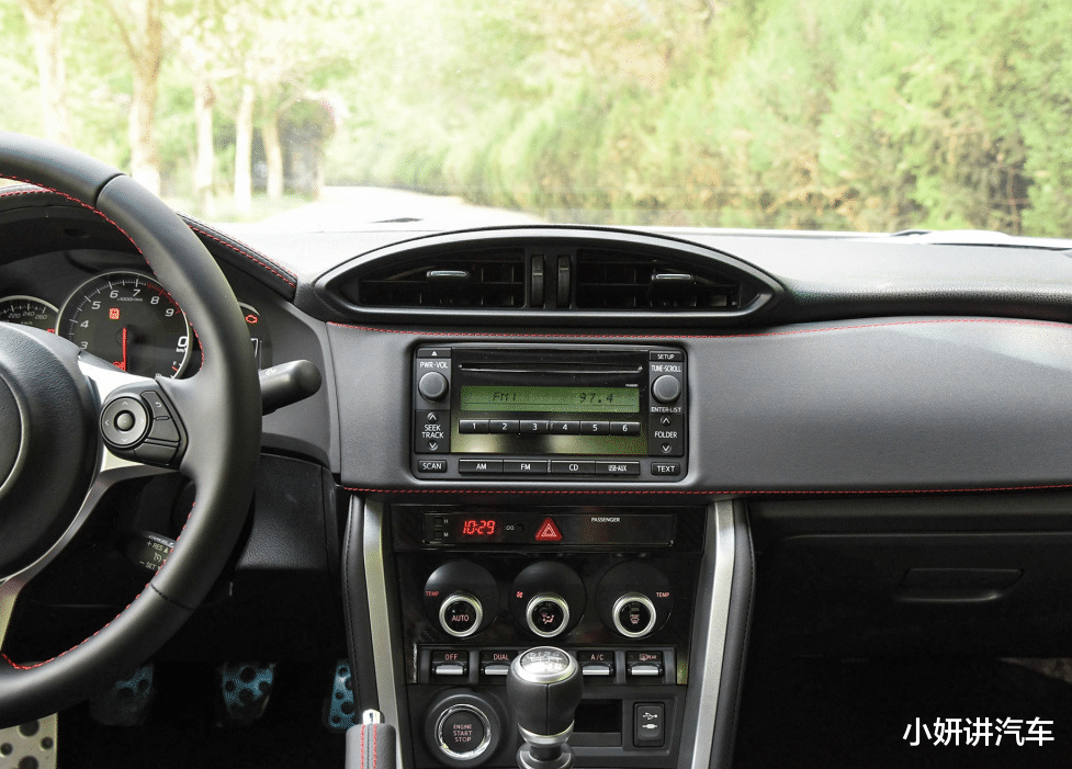 『宝马3系』又一日系亲民跑车！2.0T爆200马力+6AT，比宝马3系出色，配双独悬