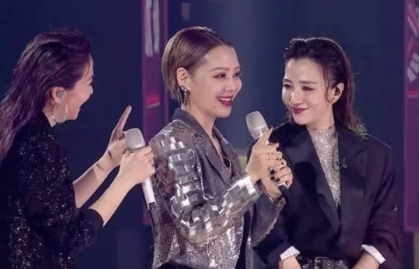 黄晓明|浪姐：与24个姐姐一块吃饭，谁注意黄晓明坐在哪？暴露真实私交